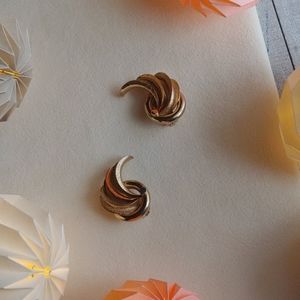 Vintage clip on 1950s gold tone earrings